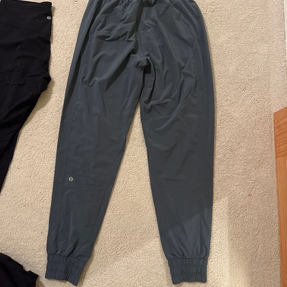 Hunter green lululemon joggers! - Picture 1 of 6